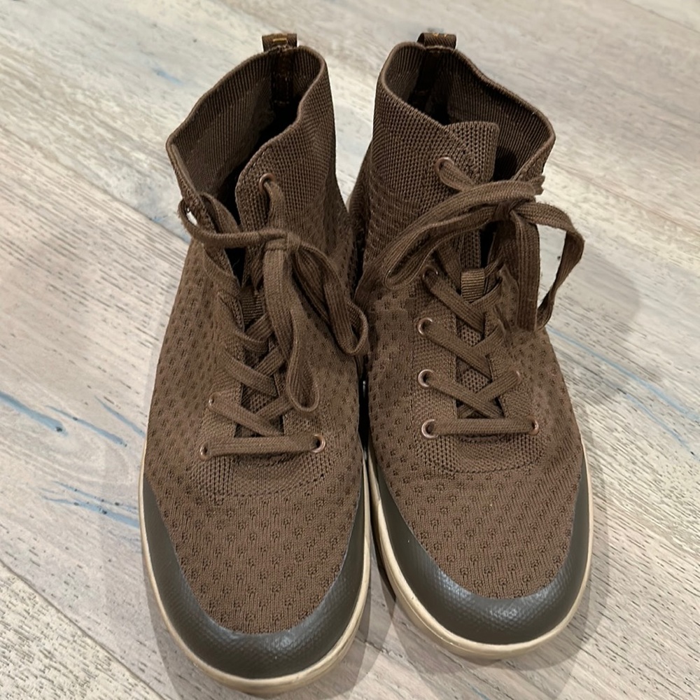 Suavs “the legacy” high top, size 9, in brown.